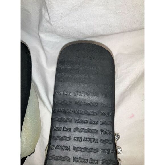 Yellow box flip flops size 6.5 - Picture 9 of 10